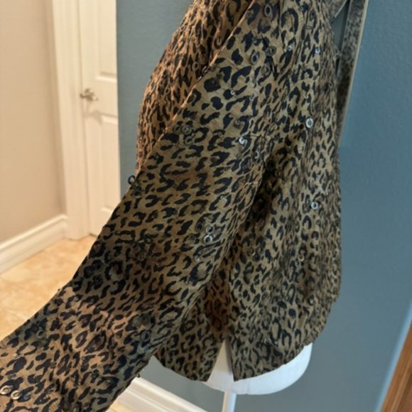 Chico's Sz 1 Women's Lightweight blazer. Animal Print. Silk/polyester - Picture 6 of 9